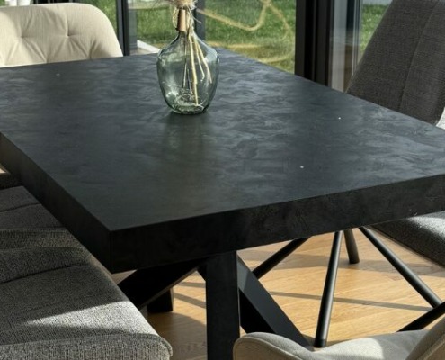 Article 156 : Table et chaise à Charlieu : venez voir Claudine chez Aliméo